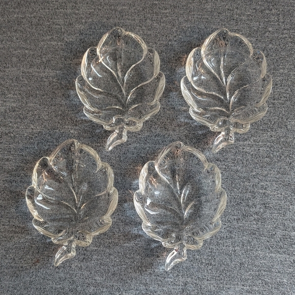 Walther Canada Crystal Leaf Shaped Nut/Candy Dish, Trinket Tray, Set of 4 - Picture 1 of 4